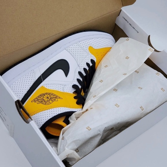 Air Jordan 1 Mid - Picture 6 of 9